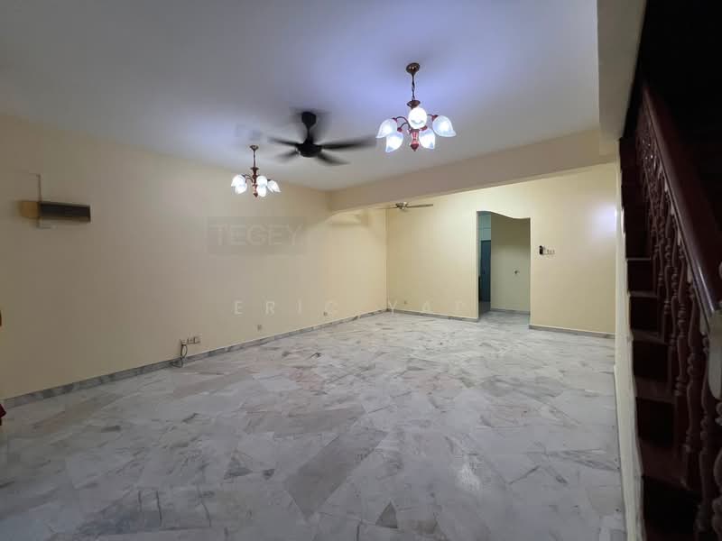 2-storey Terraced House for Sale in Kota Kemuning (Shah Alam) - Eric Yap - Living Room - PropertyGuru.com.my