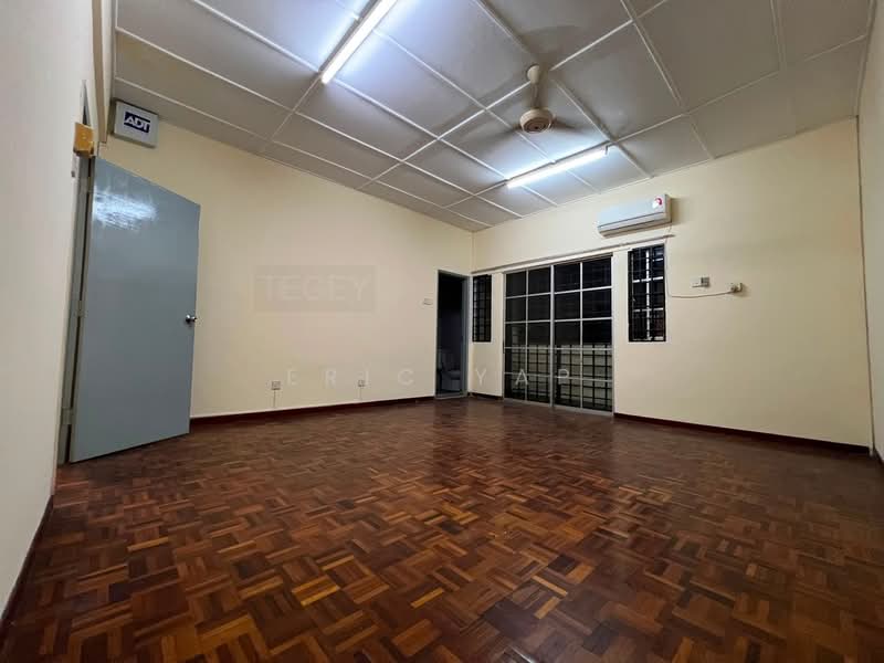 2-storey Terraced House for Sale in Kota Kemuning (Shah Alam) - Eric Yap - Living Room - PropertyGuru.com.my