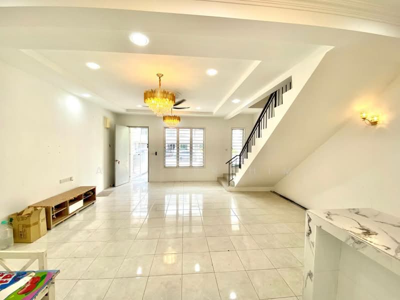 2-storey Terraced House for Sale in Taman Tasik Semenyih (Semenyih) - Azli Ibrahim - Living Room - PropertyGuru.com.my