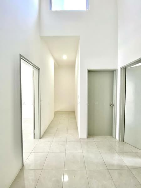 2-storey Terraced House for Sale in Taman Tasik Semenyih (Semenyih) - Azli Ibrahim - Corridor - PropertyGuru.com.my