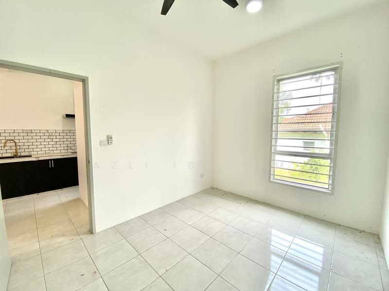 2-storey Terraced House for Sale in Taman Tasik Semenyih (Semenyih) - Azli Ibrahim - Kitchen - PropertyGuru.com.my