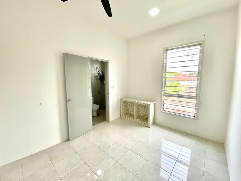 2-storey Terraced House for Sale in Taman Tasik Semenyih (Semenyih) - Azli Ibrahim - Bathroom - PropertyGuru.com.my