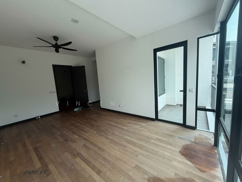 Rumah Teres untuk Dijual di Duta Villa (Setia Alam) - Vincent Yeoh - Living Room - PropertyGuru.com.my