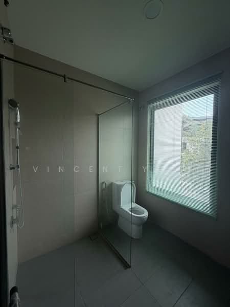 Rumah Teres untuk Dijual di Duta Villa (Setia Alam) - Vincent Yeoh - Bathroom - PropertyGuru.com.my