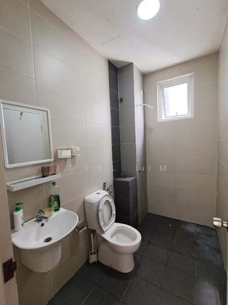 Kediaman Servis untuk Dijual di Centra Residences - Jovel Lim - Bathroom - PropertyGuru.com.my