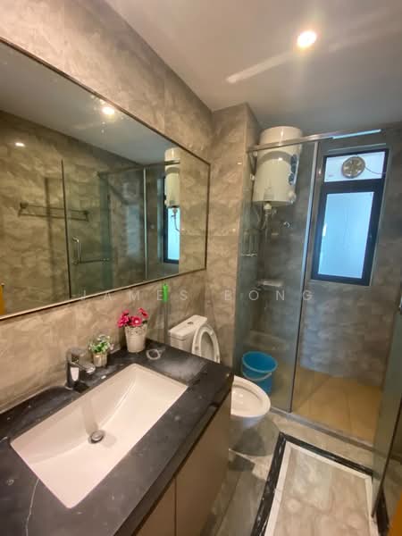 Pangsapuri untuk Dijual di R&F Princess Cove Phase 1 - James Bong - Bathroom - PropertyGuru.com.my