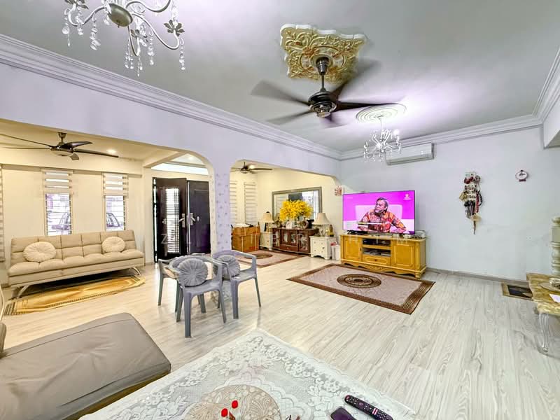 Rumah Teres 2 Tingkat untuk Dijual di Taman Selayang Indah (Selayang) - Azli Ibrahim - Living Room - PropertyGuru.com.my