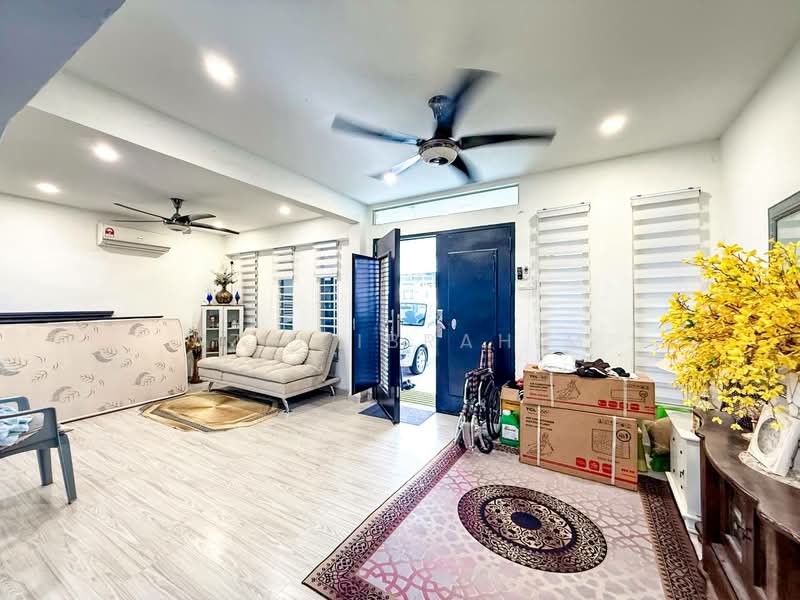 Rumah Teres 2 Tingkat untuk Dijual di Taman Selayang Indah (Selayang) - Azli Ibrahim - Living Room - PropertyGuru.com.my
