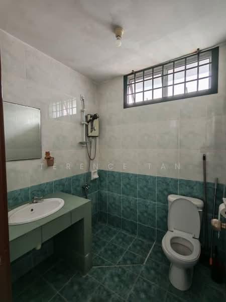 Rumah Teres 2 Tingkat untuk Dijual di Taman Gaya (Ulu Tiram) - Terence Tan - Bathroom - PropertyGuru.com.my