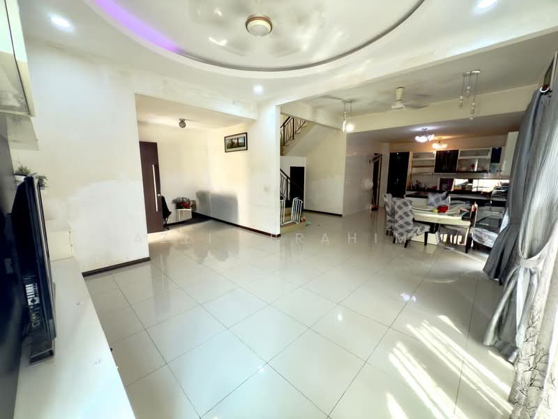 Rumah Berkembar untuk Dijual di Taman Tropika 2 (Kajang) - Azli Ibrahim - Living Room - PropertyGuru.com.my