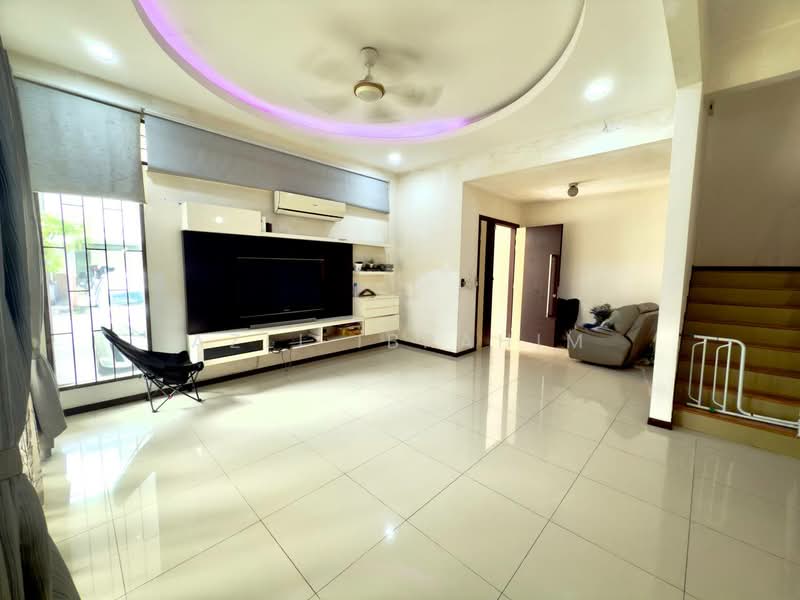 Rumah Berkembar untuk Dijual di Taman Tropika 2 (Kajang) - Azli Ibrahim - Living Room - PropertyGuru.com.my