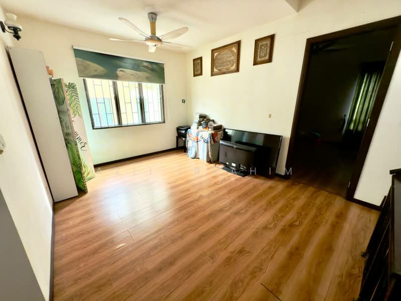 Rumah Berkembar untuk Dijual di Taman Tropika 2 (Kajang) - Azli Ibrahim - Living Room - PropertyGuru.com.my