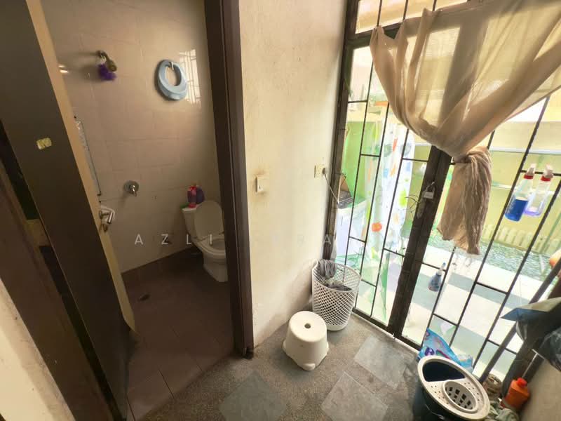 Rumah Berkembar untuk Dijual di Taman Tropika 2 (Kajang) - Azli Ibrahim - Bathroom - PropertyGuru.com.my