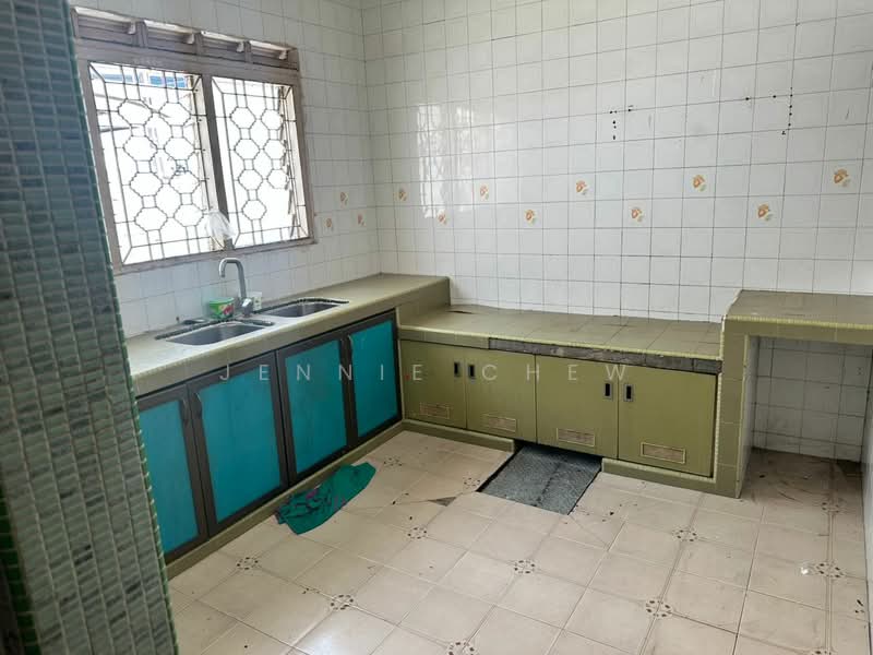 Commercial Semi-D for Rent in Taman Pelangi (Johor Bahru) - Jennie Chew - Kitchen - PropertyGuru.com.my