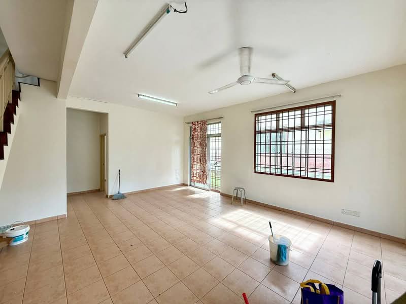 Rumah Teres 2 Tingkat untuk Dijual di Taman Setia Indah (Tebrau) - Sharon Ng - Living Room - PropertyGuru.com.my