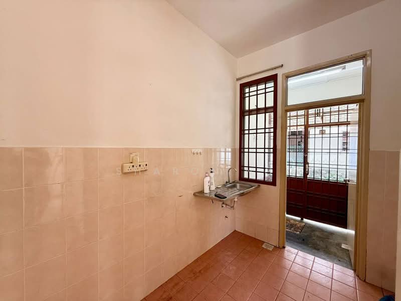Rumah Teres 2 Tingkat untuk Dijual di Taman Setia Indah (Tebrau) - Sharon Ng - Kitchen - PropertyGuru.com.my