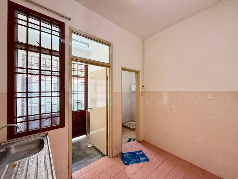 Rumah Teres 2 Tingkat untuk Dijual di Taman Setia Indah (Tebrau) - Sharon Ng - Bathroom - PropertyGuru.com.my