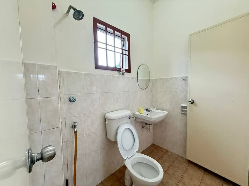 Rumah Teres 2 Tingkat untuk Dijual di Taman Setia Indah (Tebrau) - Sharon Ng - Bathroom - PropertyGuru.com.my