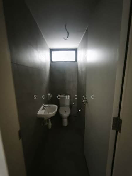 Shop / Office for Rent in Taman Pelangi (Johor Bahru) - SC Cheng - Bathroom - PropertyGuru.com.my