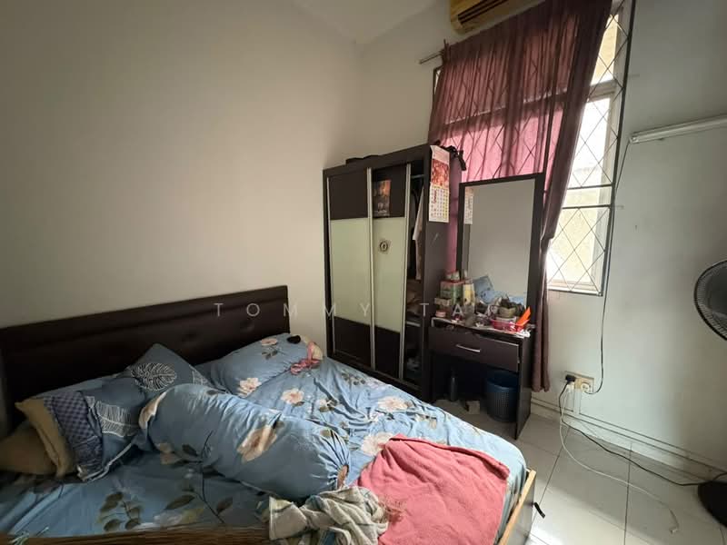 Rumah Teres 1 Tingkat untuk Dijual di Taman Senai Utama (Kulai) - Tommy Tai - Bedroom - PropertyGuru.com.my
