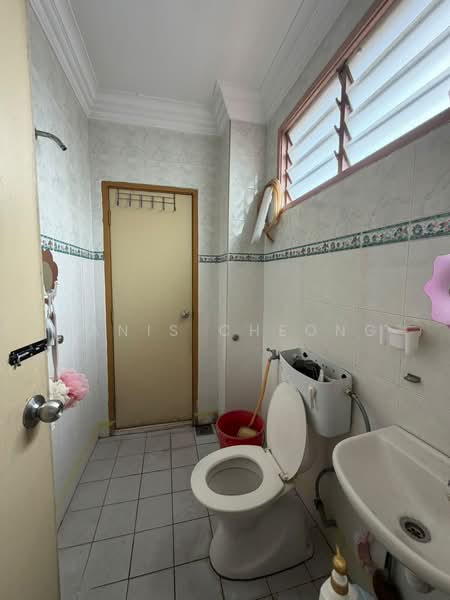 Townhouse for Sale in Taman Sri Segambut (Segambut) - Yanis Cheong - Bathroom - PropertyGuru.com.my
