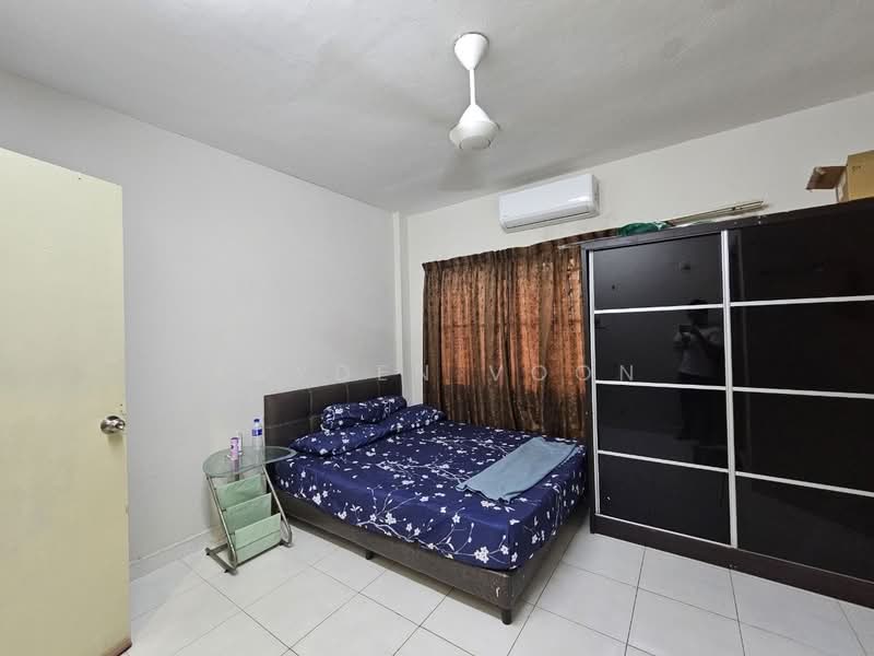 Pangsapuri untuk Dijual di Permas Ville Apartment - Kayden Voon - Bedroom - PropertyGuru.com.my