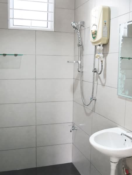 Apartment for Rent at Desa Rahmat (Graceland Villa) - Jerry Tan - Bathroom - PropertyGuru.com.my