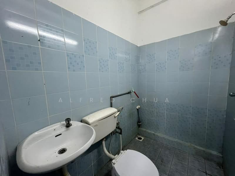 Rumah Teres 2 Tingkat untuk Dijual di Samariang (Kuching) - Alfred Chua - Bathroom - PropertyGuru.com.my