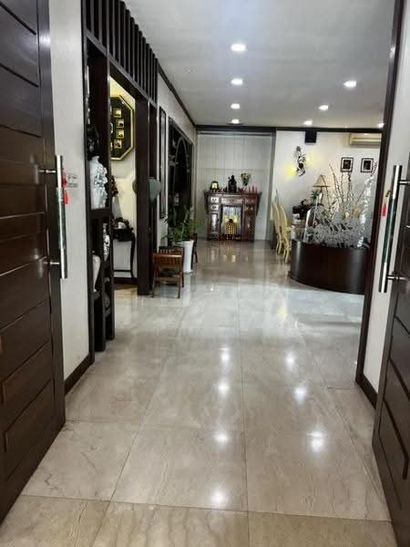 Bungalow House for Sale in Bukit Rahman Putra (Sungai Buloh) - HL Qua - entrance foyer corridor - PropertyGuru.com.my