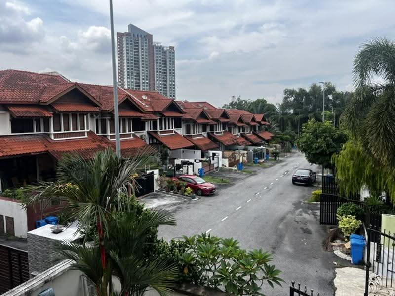 Bungalow House for Sale in Bukit Rahman Putra (Sungai Buloh) - HL Qua - terrace balcony Vantage view - PropertyGuru.com.my
