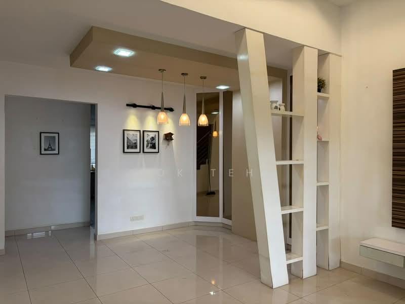Rumah Teres 2 Tingkat untuk Dijual di Taman Putra Prima (Puchong) - Lok Teh - Living Room - PropertyGuru.com.my