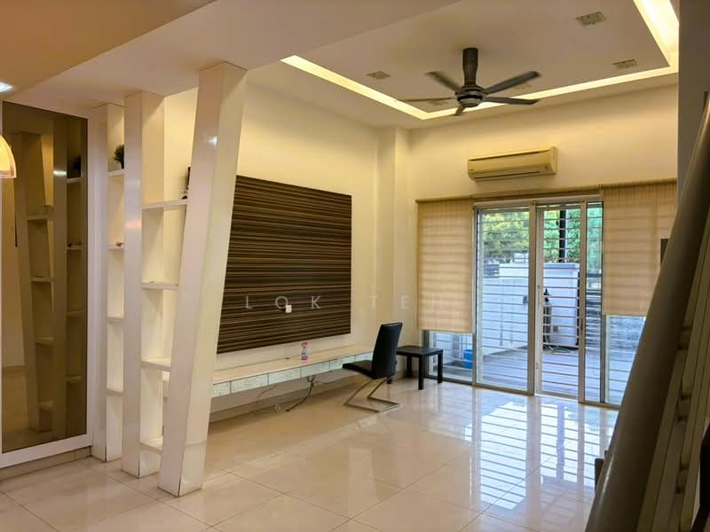 Rumah Teres 2 Tingkat untuk Dijual di Taman Putra Prima (Puchong) - Lok Teh - Living Room - PropertyGuru.com.my
