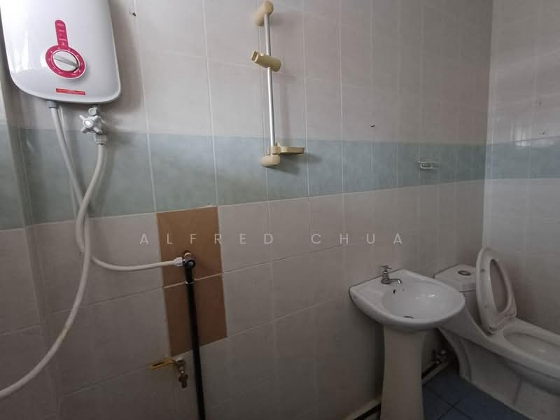 Rumah Teres 2 Tingkat untuk Dijual di Kota Sentosa (Kuching) - Alfred Chua - Bathroom - PropertyGuru.com.my