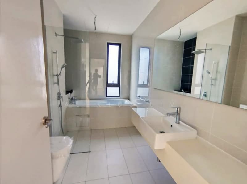 Rumah Kluster untuk Dijual di Medini (Iskandar Puteri (Nusajaya)) - Alexius Lim - Bathroom - PropertyGuru.com.my