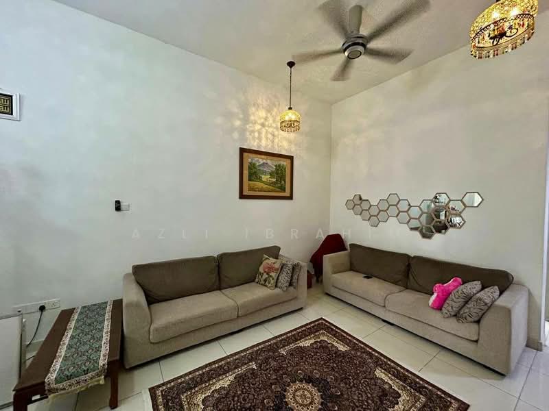 Rumah Teres 2.5 Tingkat untuk Dijual di Taman Putra Impiana (Puchong) - Azli Ibrahim - Living Room - PropertyGuru.com.my