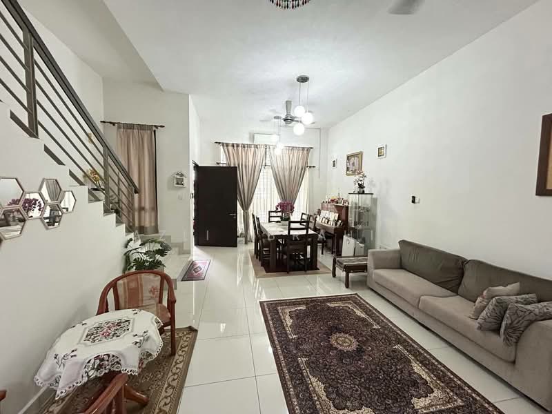 Rumah Teres 2.5 Tingkat untuk Dijual di Taman Putra Impiana (Puchong) - Azli Ibrahim - Living Room - PropertyGuru.com.my