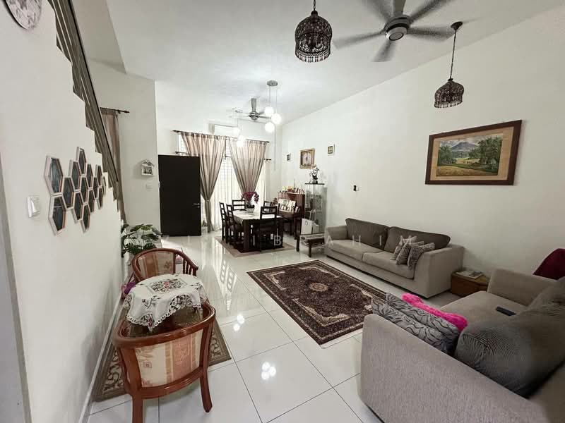 Rumah Teres 2.5 Tingkat untuk Dijual di Taman Putra Impiana (Puchong) - Azli Ibrahim - Living Room - PropertyGuru.com.my