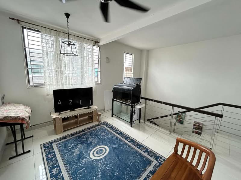 Rumah Teres 2.5 Tingkat untuk Dijual di Taman Putra Impiana (Puchong) - Azli Ibrahim - Living Room - PropertyGuru.com.my