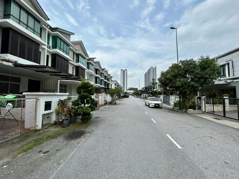 Rumah Teres 2.5 Tingkat untuk Dijual di Taman Putra Impiana (Puchong) - Azli Ibrahim - Exterior - PropertyGuru.com.my