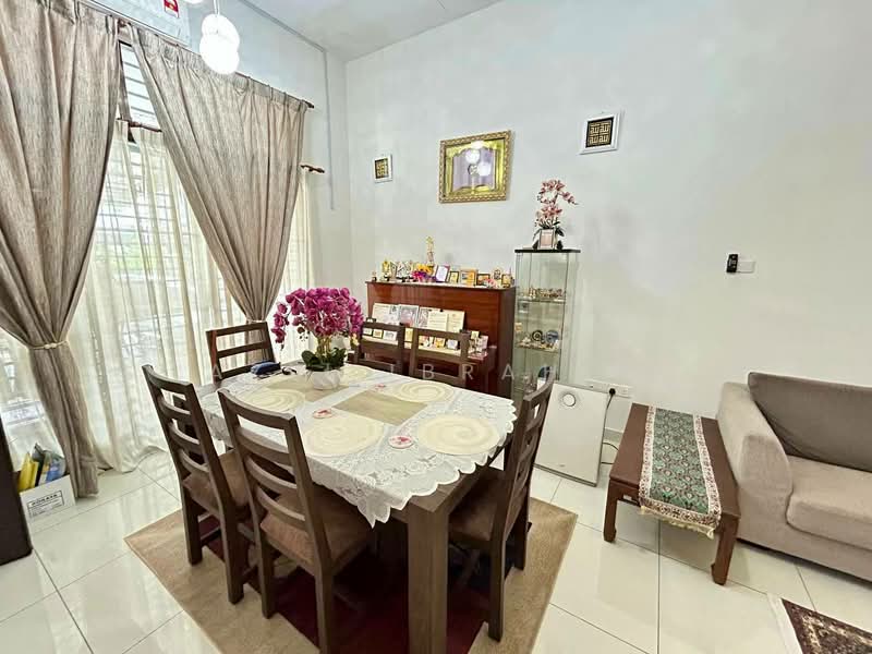 Rumah Teres 2.5 Tingkat untuk Dijual di Taman Putra Impiana (Puchong) - Azli Ibrahim - Dining Room - PropertyGuru.com.my