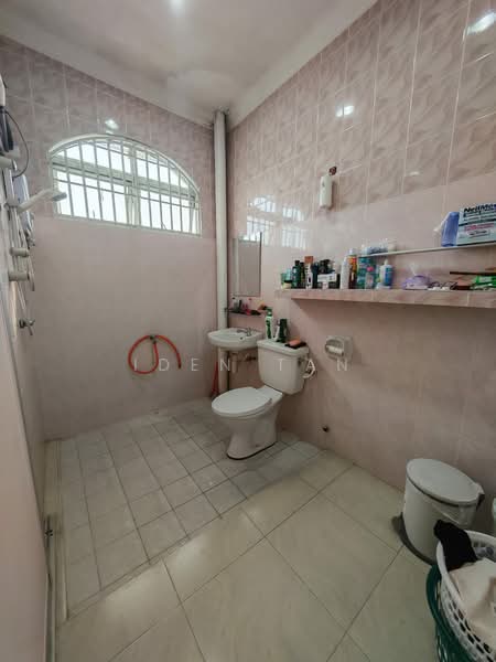Rumah Teres 2 Tingkat untuk Dijual di Taman Sri Pulai Perdana (Skudai) - Iden Tan - Bathroom - PropertyGuru.com.my