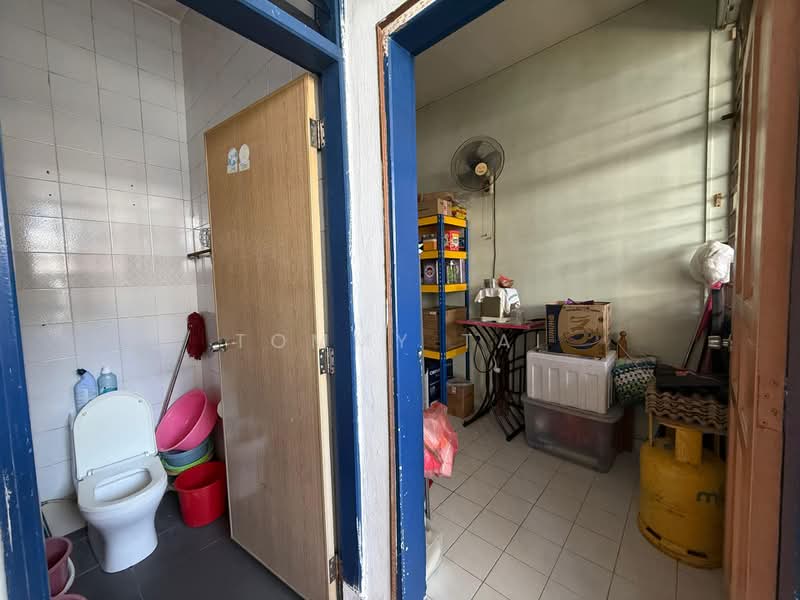 Rumah Teres 2 Tingkat untuk Dijual di Taman Johor Jaya (Johor Bahru) - Tommy Tai - Bathroom - PropertyGuru.com.my