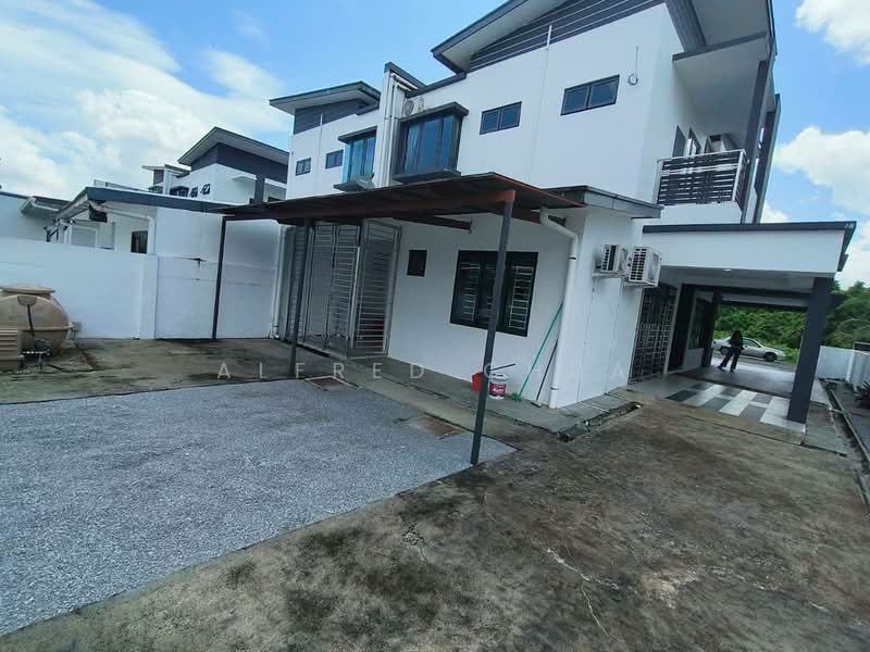 Rumah Berkembar untuk Dijual di Kuching (Sarawak) - Alfred Chua - Exterior - PropertyGuru.com.my
