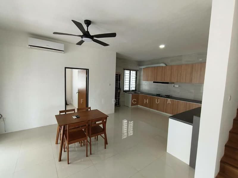 Rumah Berkembar untuk Dijual di Kuching (Sarawak) - Alfred Chua - Dining Room - PropertyGuru.com.my