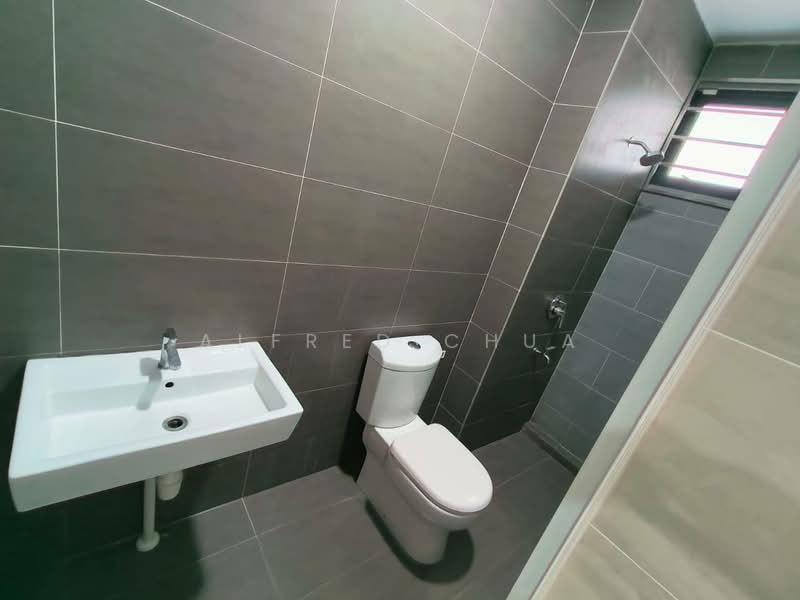 Rumah Berkembar untuk Dijual di Kuching (Sarawak) - Alfred Chua - Bathroom - PropertyGuru.com.my