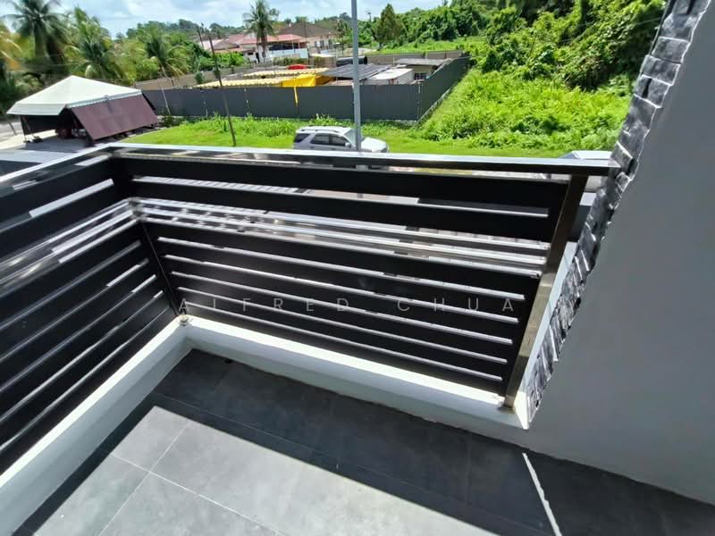 Rumah Berkembar untuk Dijual di Kuching (Sarawak) - Alfred Chua - Balcony - PropertyGuru.com.my