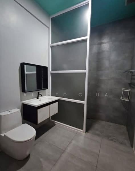 Shop for Sale in Pending (Kuching) - Alfred Chua - Bathroom - PropertyGuru.com.my