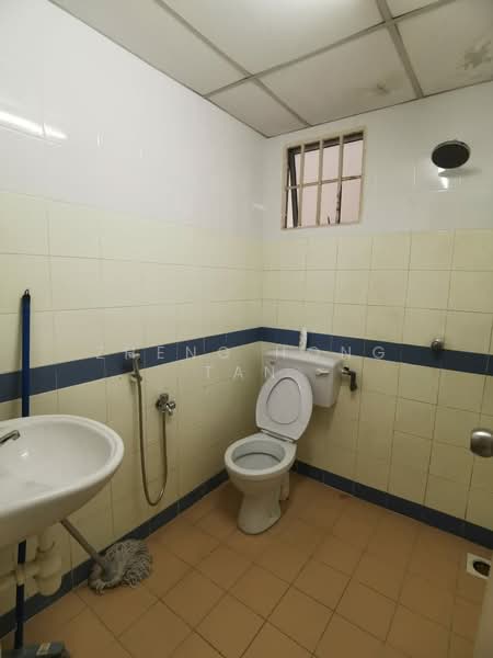 Kondominium untuk Dijual di Prima Setapak Condominium - Zheng Hong Tan - Bathroom - PropertyGuru.com.my