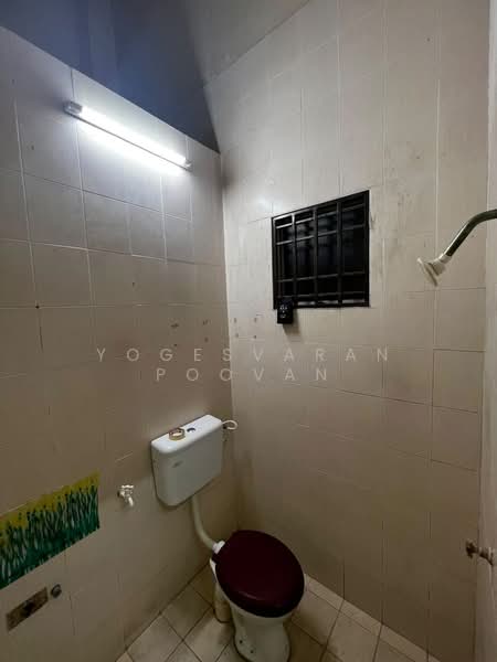 Terraced House for Sale in Kampung Jalan Kebun (Shah Alam) - Yogesvaran Poovan - Bathroom - PropertyGuru.com.my