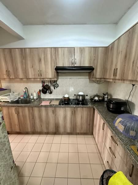 Pangsapuri untuk Dijual di Tropika Apartment - Yogesvaran Poovan - Kitchen - PropertyGuru.com.my